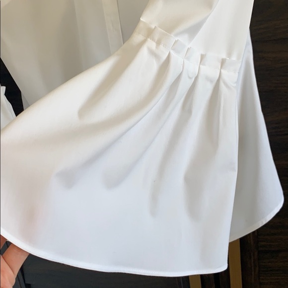 White button down shirt with raffle sleeves - Picture 2 of 4